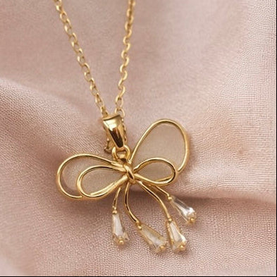 Royal Knot Pearl Necklace