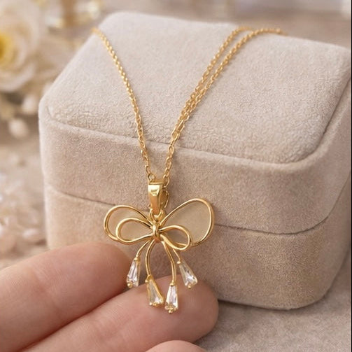 Royal Knot Pearl Necklace