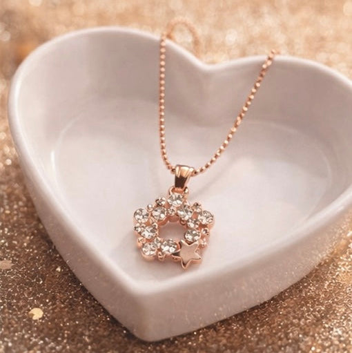 Starlit Wreath Necklace